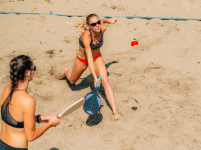 ¿Qué necesito para jugar al tenis playa?